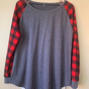 Long sleeve red and black Buffalo plaid sleeves . Bought on Amazon size xl
